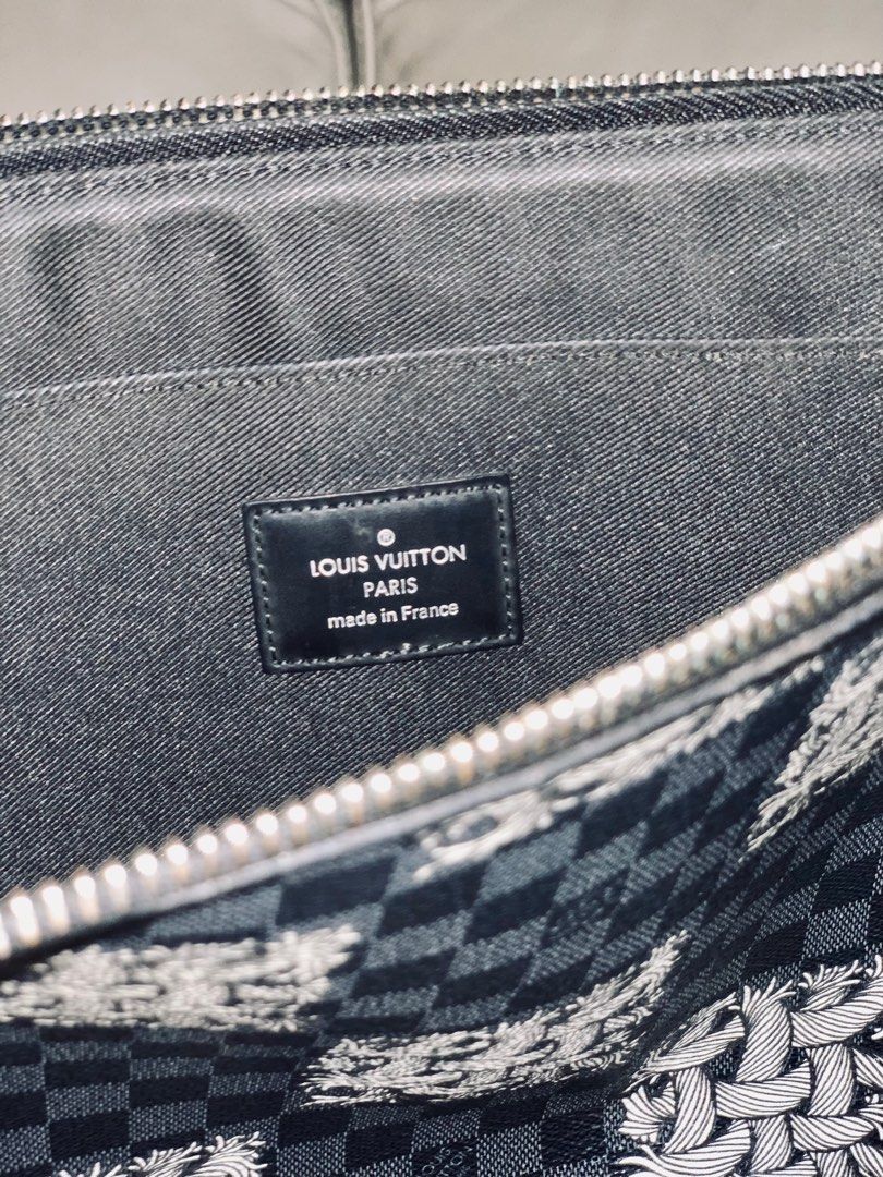 Louis Vuitton x Nemeth Damier Graphite Pochette (Rare) (Category: Luxury Bags & Wallets) located in Pasay City. Submitted by freniel (Listing ID 1327698052, Image 2). Description: .