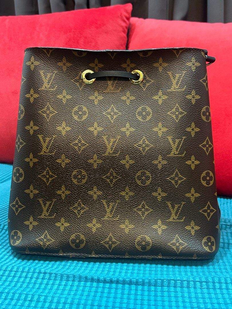 AUTHENTIC Neonoe (Category: Luxury Bags & Wallets) located in Makati City. Submitted by bargainmnl (Listing ID 1327585651, Image 3). Description: Rush Sale! Authentic Louis Vuitton NeoNoe Authenticated by ProAuthenticators. Condition: 8/10 (minor signs of use) With dustbag, paperbag, bag organizer/insert and reciept holder. Classic and stylish bucket bag perfect for everyday use! Meet up in Makati for convenience. NEGOTIABLE Authenticated by ProA