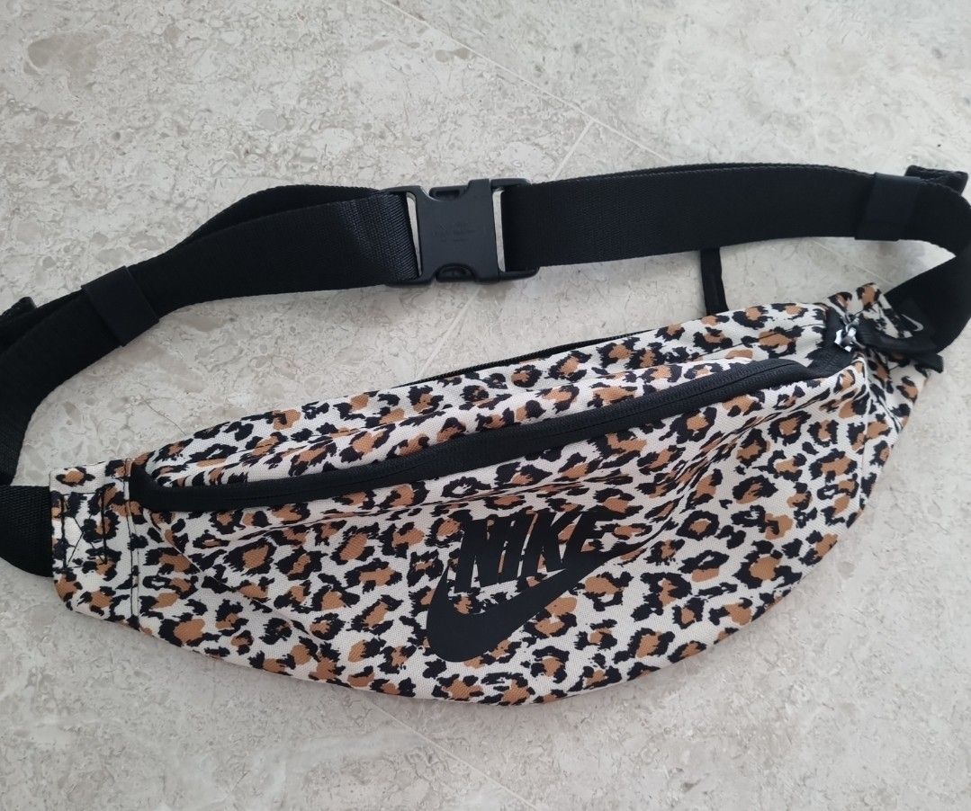 Nike hip sack leopard
