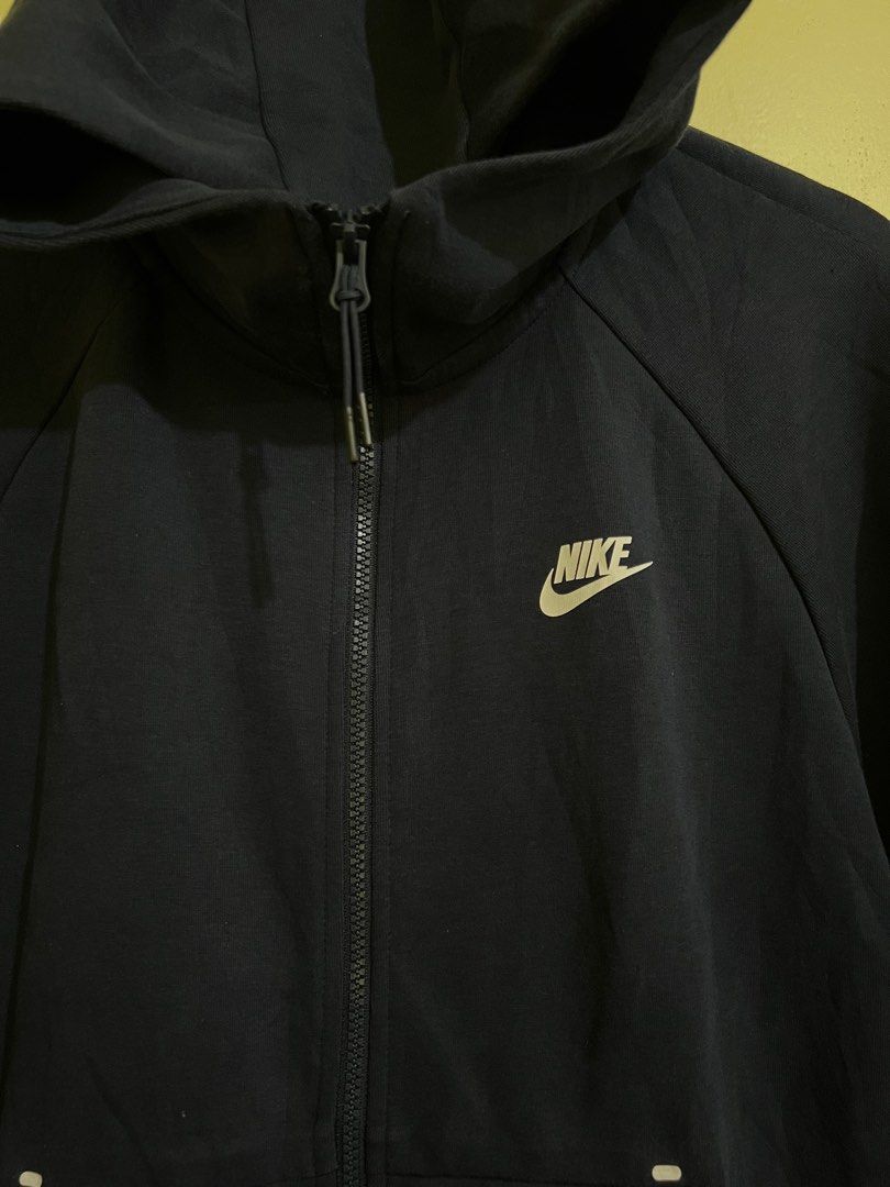 NIKE TECHFLEECE JACKET (Category: Coats, Jackets and Outerwear) located in Baguio. Submitted by thrift_ukay (Listing ID 1327571697, Image 2). Description: EXCELLENT CONDITION MEDIUM 21W 26L PM FOR MORE DETAILS.