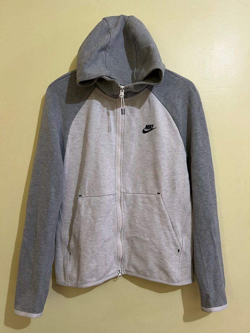 NIKE TECHFLEECE JACKET (Category: Coats, Jackets and Outerwear) located in Baguio. Submitted by thrift_ukay (Listing ID 1327572072, Image 1). Description: EXCELLENT CONDITION MEDIUM TO LARGE FIT 22W 26L PM FOR MORE DETAILS.