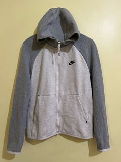 (Category: ) located in . Submitted by thrift_ukay (Listing ID 1327572072, Image 1). Description: .
