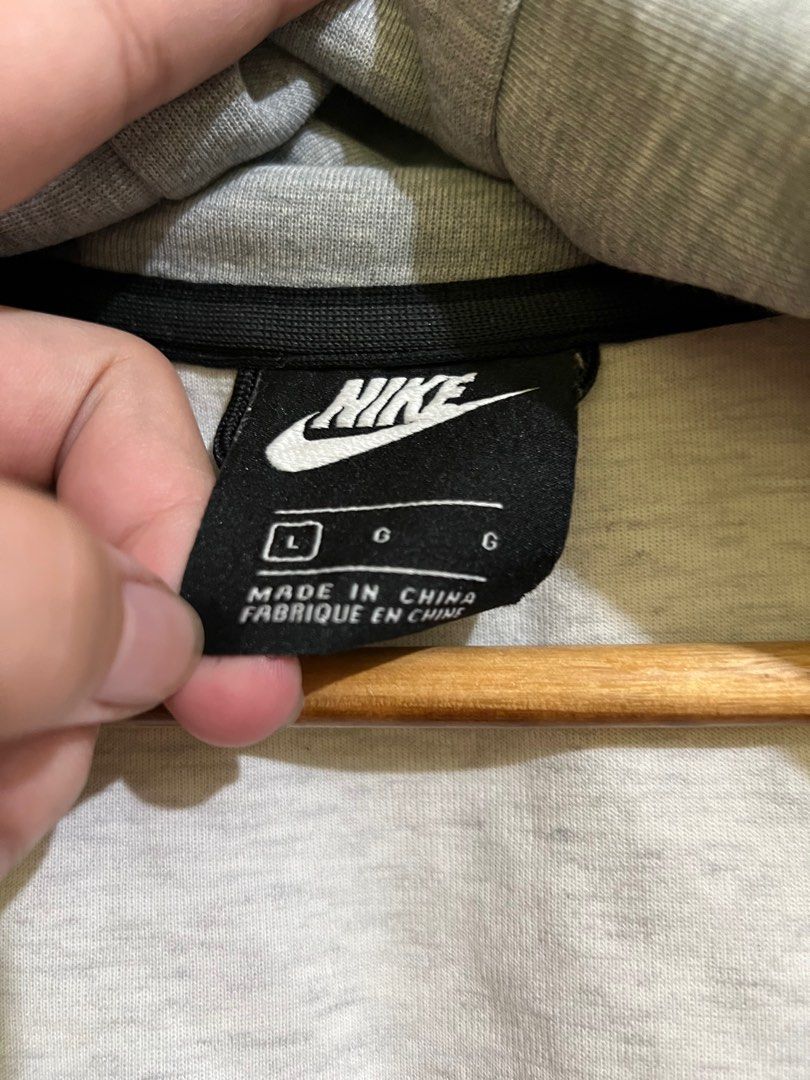 NIKE TECHFLEECE JACKET (Category: Coats, Jackets and Outerwear) located in Baguio. Submitted by thrift_ukay (Listing ID 1327572072, Image 3). Description: EXCELLENT CONDITION MEDIUM TO LARGE FIT 22W 26L PM FOR MORE DETAILS.