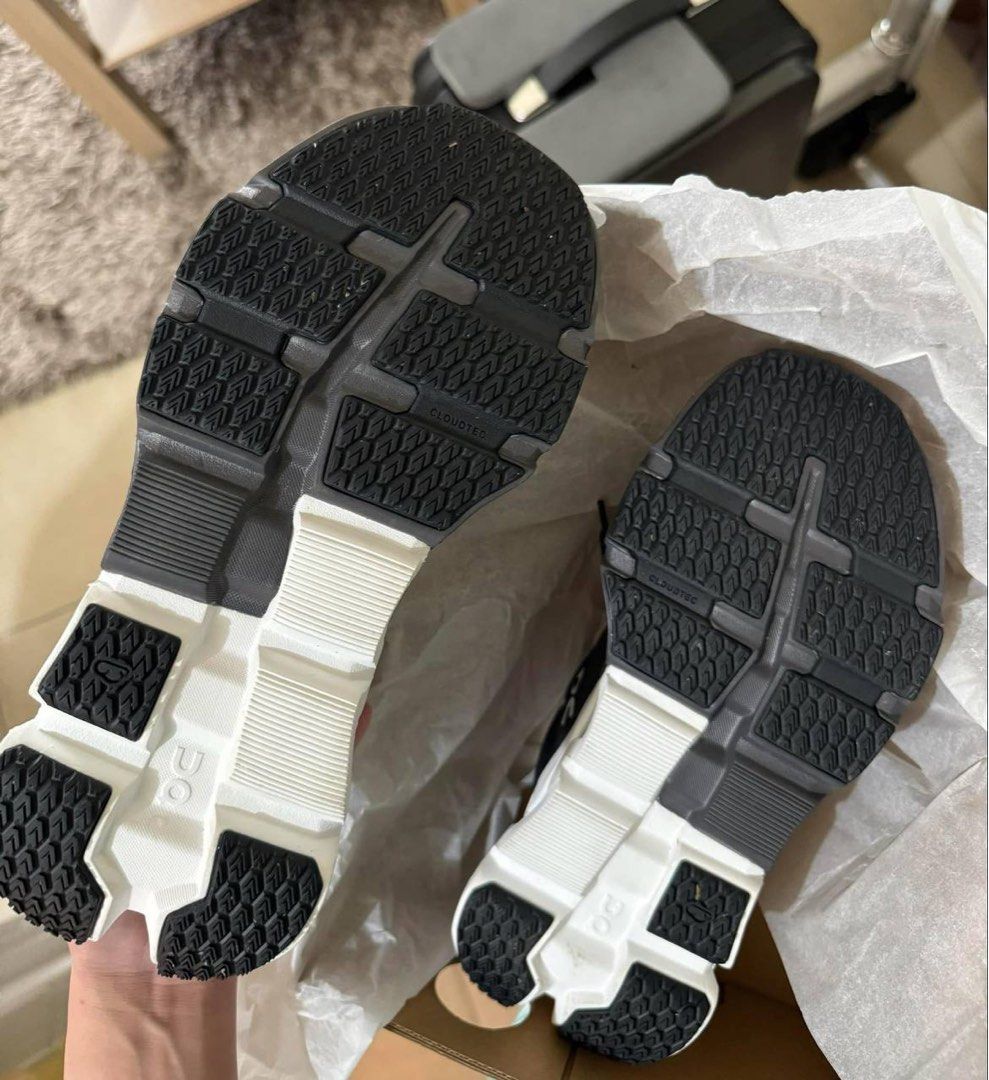 ON Cloudflyer 5 (Category: Sneakers) located in Angeles City. Submitted by GVill (Listing ID 1327619154, Image 2). Description: For Sale: ON Cloudflyer 5 Size 6 Womens Black/White used once for malling .