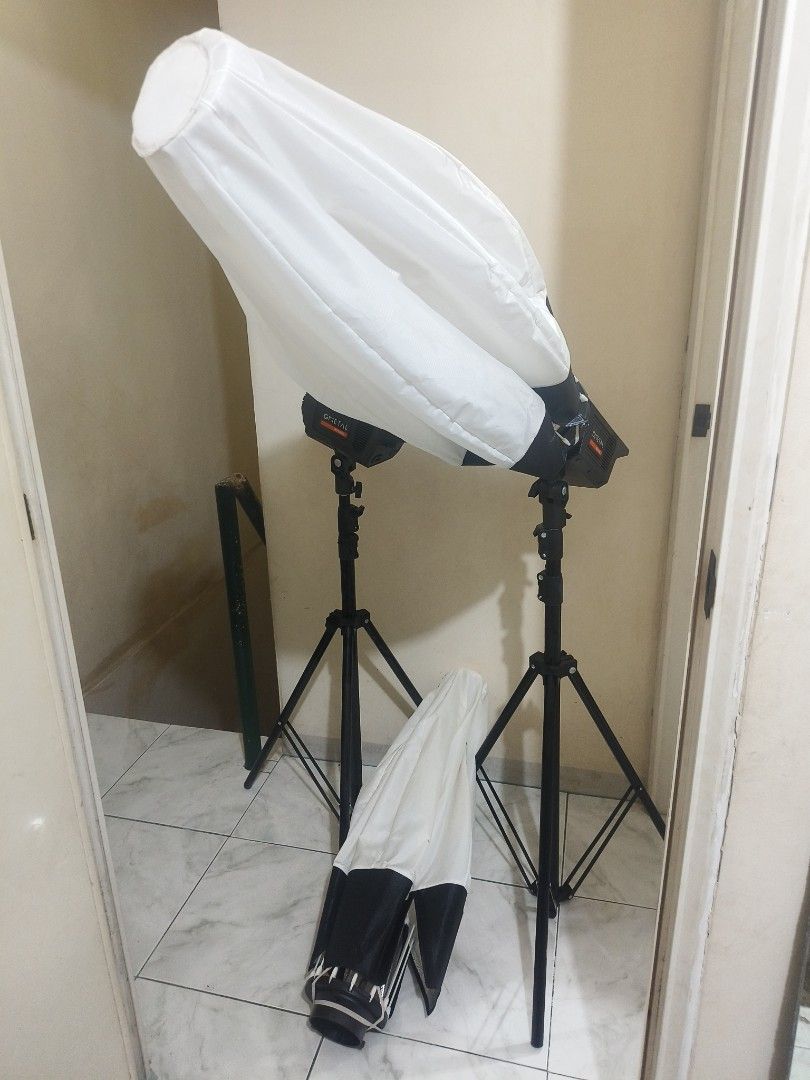 Pre loved Professional photography light Studio (Category: Lighting & Studio Equipment) located in Makati City. Submitted by sanchezmarygrace05 (Listing ID 1327690681, Image 1). Description: Professional photography light Studio Flash Light 200W/400W studio light lighting for Photography light Photoshoot.