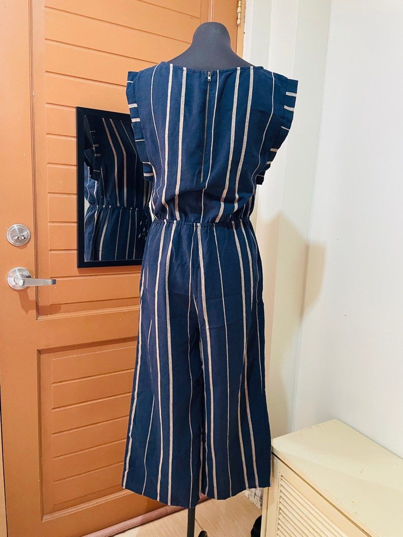 Preloved Universal Thread (Category: Jumpsuits) located in Iloilo. Submitted by letsgoshopping20 (Listing ID 1327566930, Image 3). Description: best Fit M-L cotton NON-Stretch.
