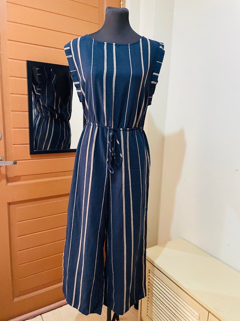 Preloved Universal Thread (Category: Jumpsuits) located in Iloilo. Submitted by letsgoshopping20 (Listing ID 1327566930, Image 1). Description: best Fit M-L cotton NON-Stretch.