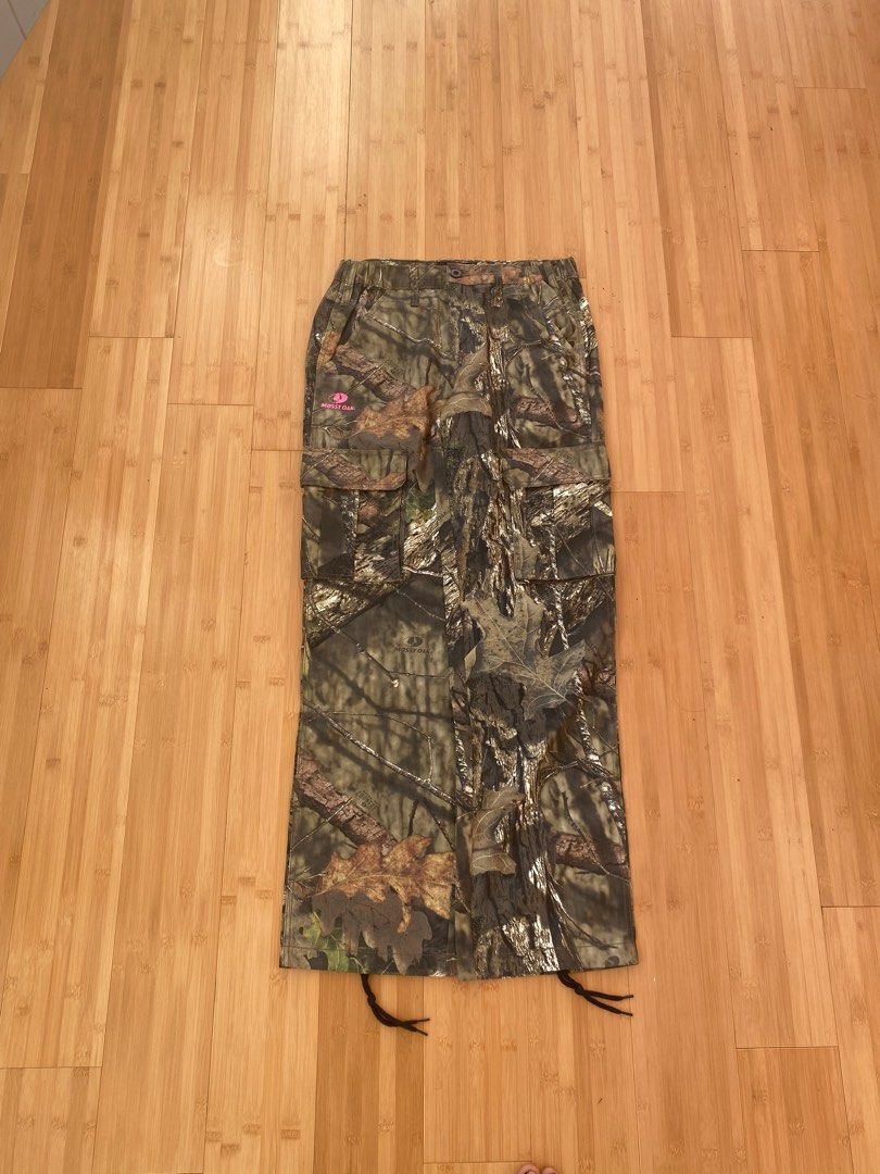 Realtree Pants (Category: Activewear) located in Boston. Submitted by kayleeweb (Listing ID 1327665939, Image 1). Description: Mossy Oak Realtree Pants Waist - 30 Length - 42 Leg Opening - 9 Good As New Condi 10/10 Color Rate ₱2,000.