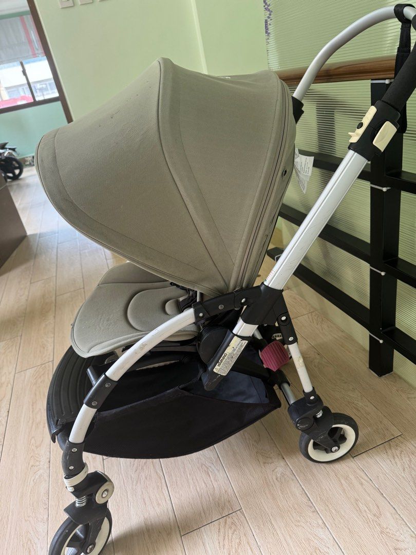 Strollers Bugaboo bee (Category: Strollers) located in Makati City. Submitted by thevclosetph (Listing ID 1327688096, Image 3). Description: Heavy duty stroller. Can bring it anywhere Can put lot of things Good for travel No issue Just need a little cleaning .