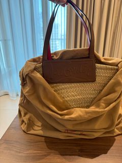 (Category: ) located in . Submitted by nineteen.wardrobe (Listing ID 1327652018, Image 1). Description: .