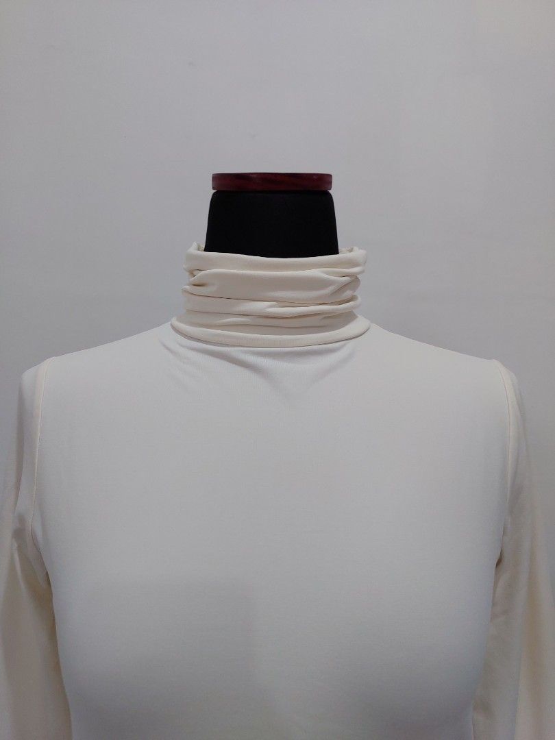 Top preloved (Kategori: Atasan) berada di Deli Serdang. Dikirim oleh springshower (ID iklan 1327684985, Gambar 2). Deskripsi: Top preloved model turtle neck, long slave warna broken white merk Zara Portugal Real pic Ukuran LD 94 cm PB 65 cm.