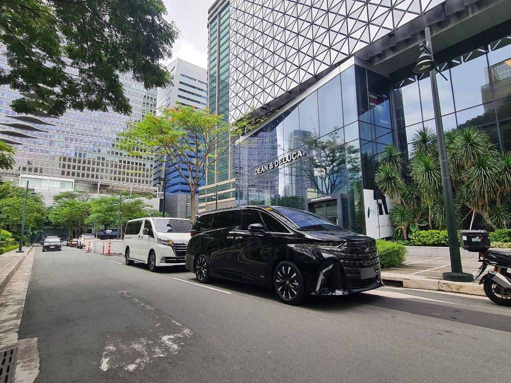 Toyota Alphard Hybrid Toyota Hiace Super Grandia Elite For Rent Luxury ...