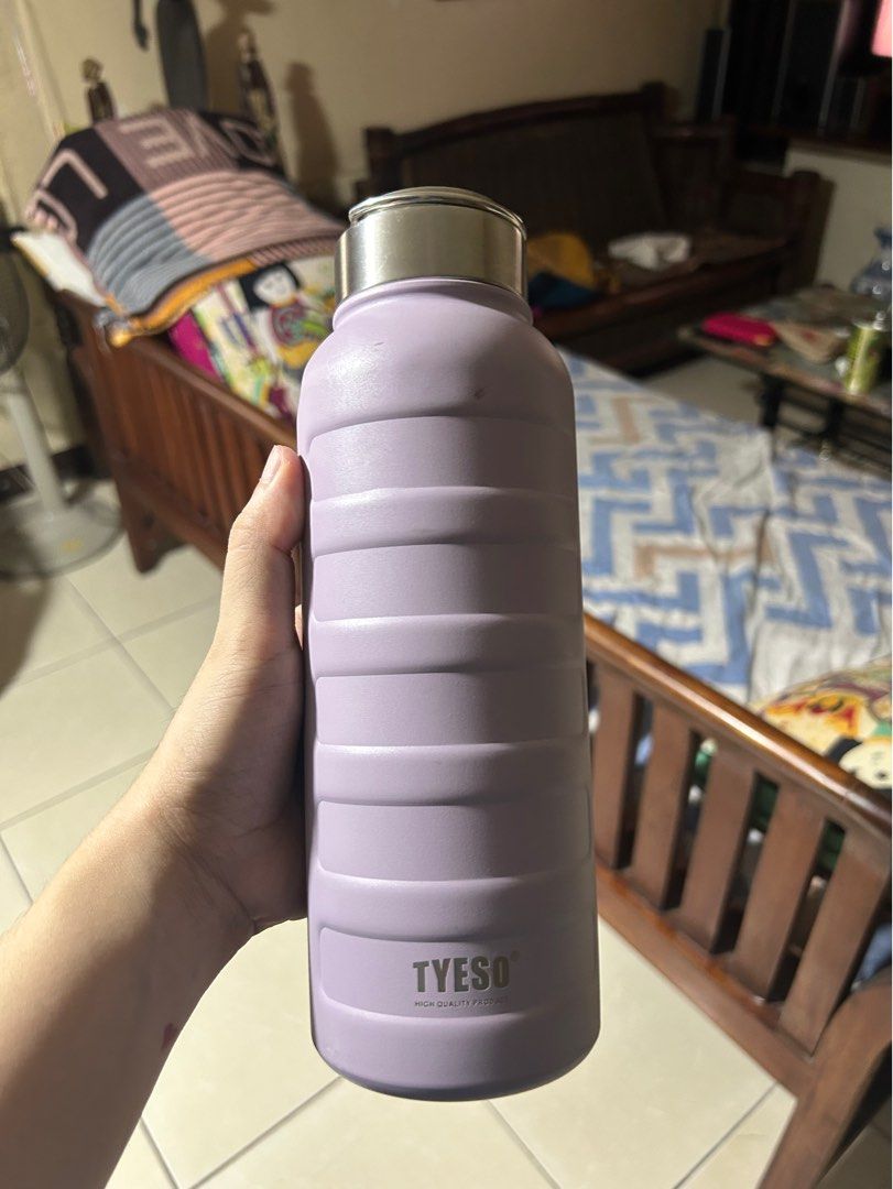 TYESO Hot & Cold Tumbler (Category: Water Bottles & Tumblers) located in Manila. Submitted by curatedbyelvynna (Listing ID 1327565337, Image 2). Description: Please see all posted photos for flaws before making an offer. Condition: 5/5 No ‘more photos’. All photos are posted, what you see is what you’ll get. Please note that my items are preloved, it is likely that there will be signs of light wear in general. Last price posted 💯 No more hagglin