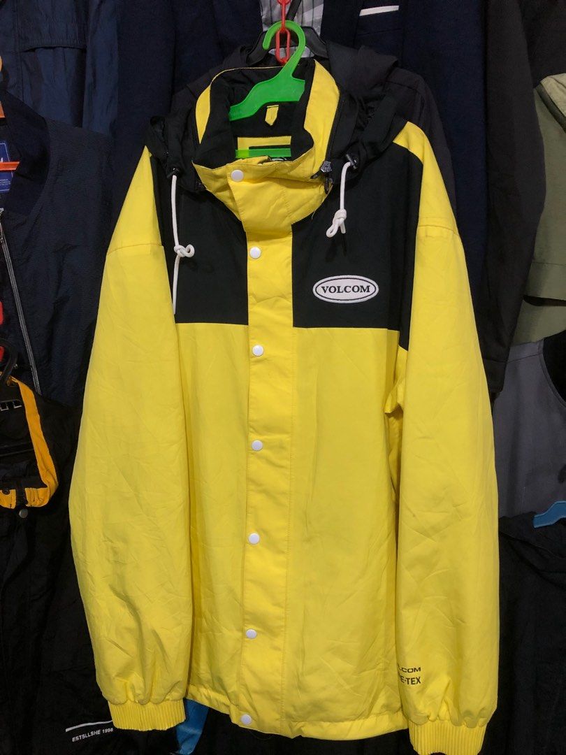 VOLCOM X GORE TEX (Category: Coats, Jackets and Outerwear) located in Manila. Submitted by knilevinc69480 (Listing ID 1327692387, Image 1). Description: .