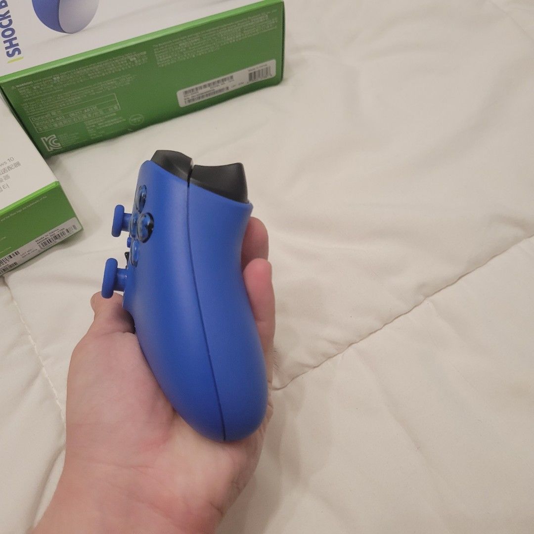 Xbox Controller (Category: Controllers) located in Puchong. Submitted by faizalbaharin (Listing ID 1327657916, Image 3). Description: Looking for potential buyer, xbox series s shock blue controller comes w xbox adapter, use less than 8 months, cond 10/10. Letgo for RM 265. Free duracell battery 5 pcs.