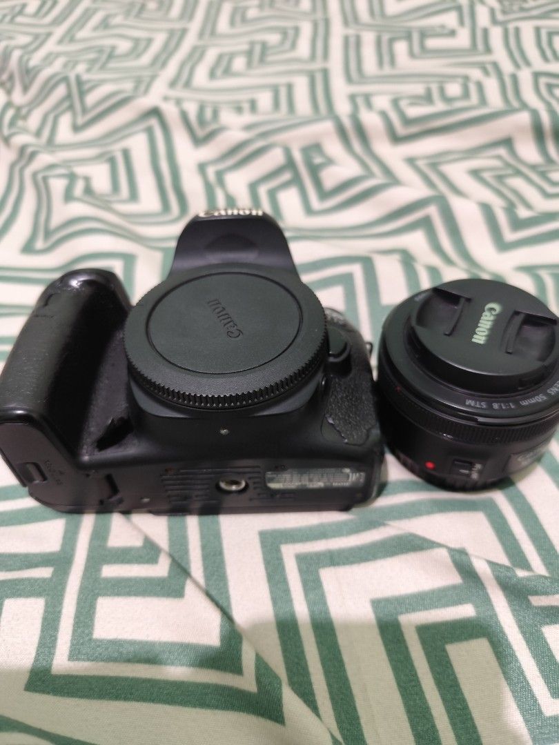 Canon 77D 50mm (not working.)no battery (Category: Cameras) located in Manila. Submitted by artdisc (Listing ID 1327833239, Image 1). Description: with box not working no battery & charger nabasa po sa dagat..