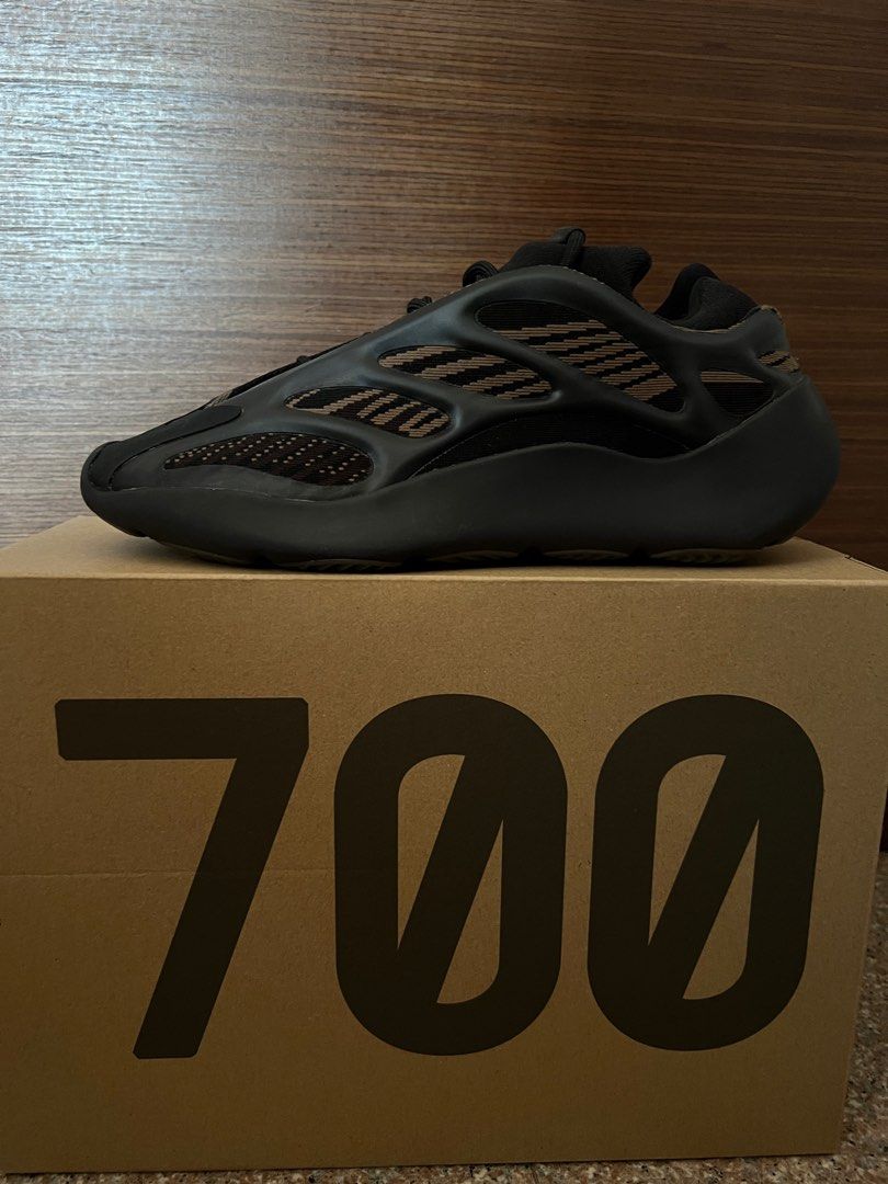 yeezy 700 clabro