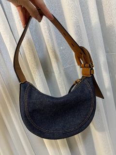 (Category: ) located in . Submitted by luxequeen (Listing ID 1327842471, Image 1). Description: .