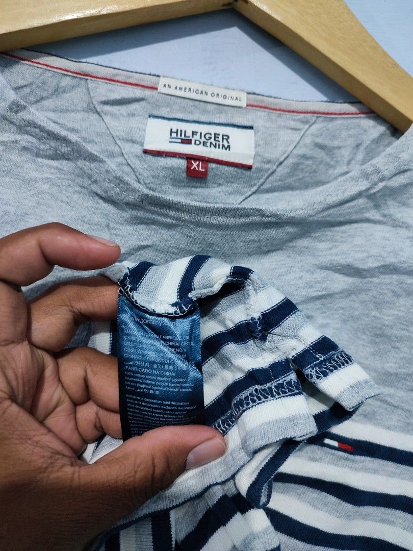 Baju tommy hilfiger salur size xl ni oke Fesyen Pria Pakaian Atasan di Carousell