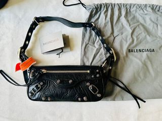 (Category: ) located in . Submitted by shopgal17 (Listing ID 1327788092, Image 1). Description: .