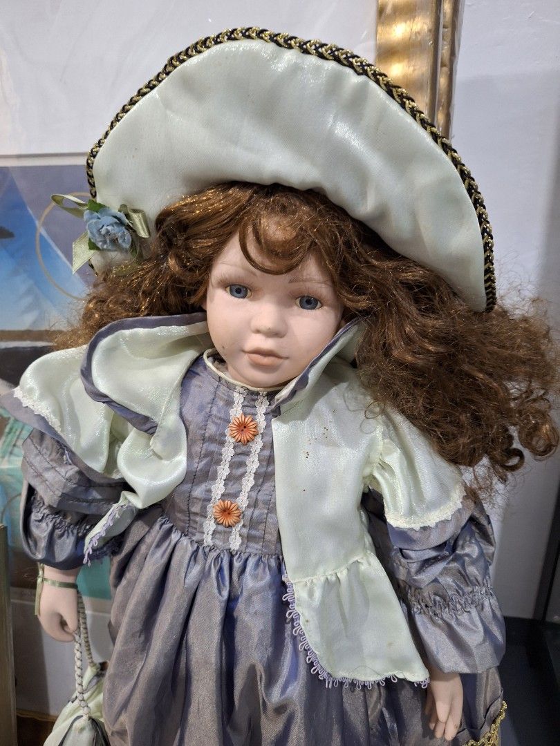 Big vintage Porcelain Doll (Category: Kids Toys) located in General Santos City (Dadiangas). Submitted by a69230fa2d2f6b3abc1e6c8c42d80f (Listing ID 1327754950, Image 3). Description: size arround 60 to 70 cm.