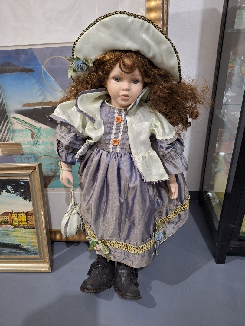 Big vintage Porcelain Doll (Category: Kids Toys) located in General Santos City (Dadiangas). Submitted by a69230fa2d2f6b3abc1e6c8c42d80f (Listing ID 1327754950, Image 2). Description: size arround 60 to 70 cm.