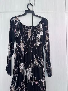 (Category: ) located in . Submitted by stylish_secondhand (Listing ID 1327778162, Image 1). Description: .