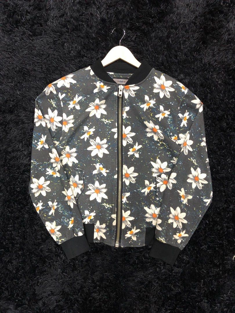Bomber Jacket Flora (Category: Coats, Jackets and Outerwear) located in Pasir Puteh. Submitted by pendekarbundle02 (Listing ID 1327849721, Image 1). Description: Condition 9/10 ✨ PIT 21 📌 LABUH 25 📌 Serious buyer & fast pay ada manis2 ✅.