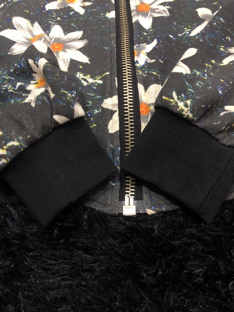 Bomber Jacket Flora (Category: Coats, Jackets and Outerwear) located in Pasir Puteh. Submitted by pendekarbundle02 (Listing ID 1327849721, Image 3). Description: Condition 9/10 ✨ PIT 21 📌 LABUH 25 📌 Serious buyer & fast pay ada manis2 ✅.