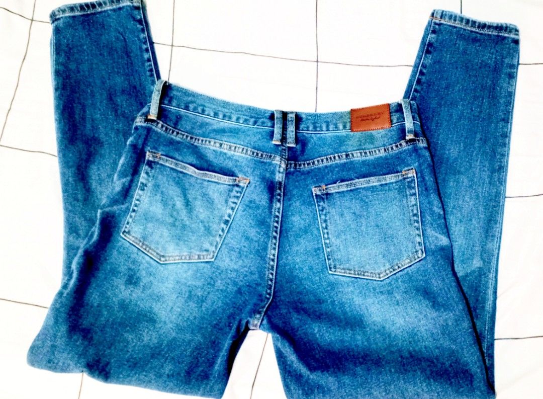 Burberry Skinny Jeans (Category: Jeans) located in Manila. Submitted by norob (Listing ID 1327742027, Image 1). Description: Original Burberry Skinny Mens Jeans, Size: Waistline, 30-32 Length: 36.