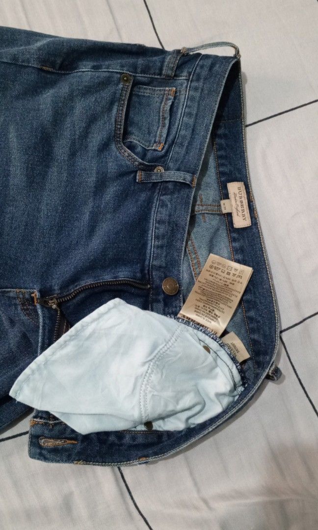 Burberry Skinny Jeans (Category: Jeans) located in Manila. Submitted by norob (Listing ID 1327742027, Image 2). Description: Original Burberry Skinny Mens Jeans, Size: Waistline, 30-32 Length: 36.