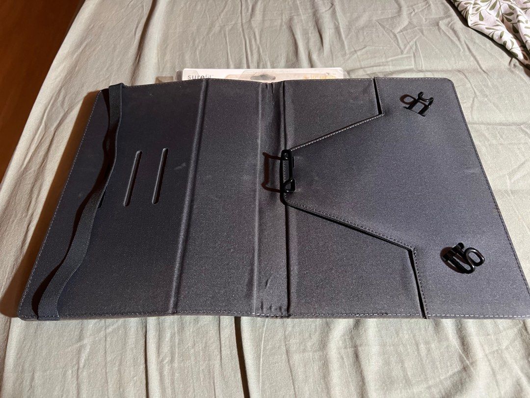 Case Logic Ipad Case (Category: Cases & Sleeves) located in Paranaque City. Submitted by oicnanev (Listing ID 1327883924, Image 3). Description: Used twice Original price ₱2549.75 Good for Ipad and other tablets 9-10 inches Blue Ipad case for Ipad 9th Generation Shipping: LBC Pick Up: Lalamove Payment: Gcash Location: Parañaque .