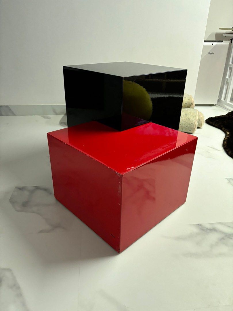 Coffee table/ decorative side table (Category: Tables & Sets) located in Singapore. Submitted by fosman21 (Listing ID 1327768631, Image 2). Description: .