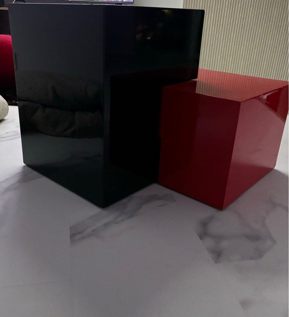Coffee table/ decorative side table (Category: Tables & Sets) located in Singapore. Submitted by fosman21 (Listing ID 1327768631, Image 1). Description: .