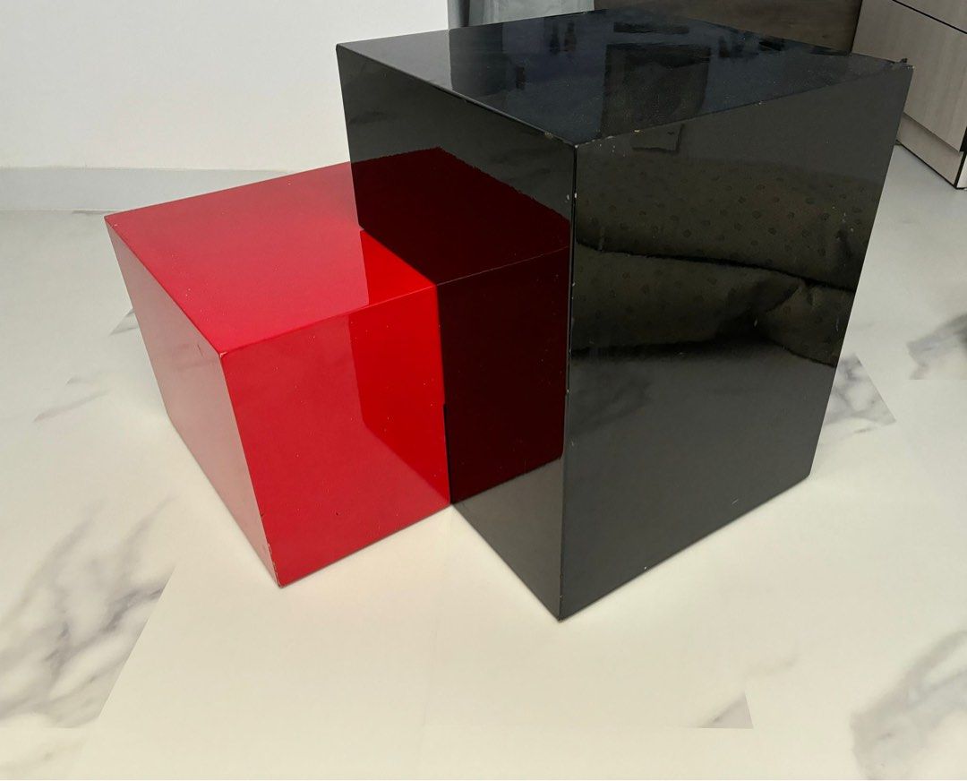 Coffee table/ decorative side table (Category: Tables & Sets) located in Singapore. Submitted by fosman21 (Listing ID 1327768631, Image 3). Description: .