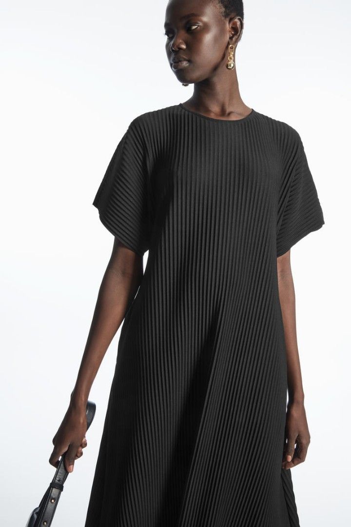 COS pleated midi tshirt dress, Women's Fashion, Dresses & Sets, Dresses on  Carousell