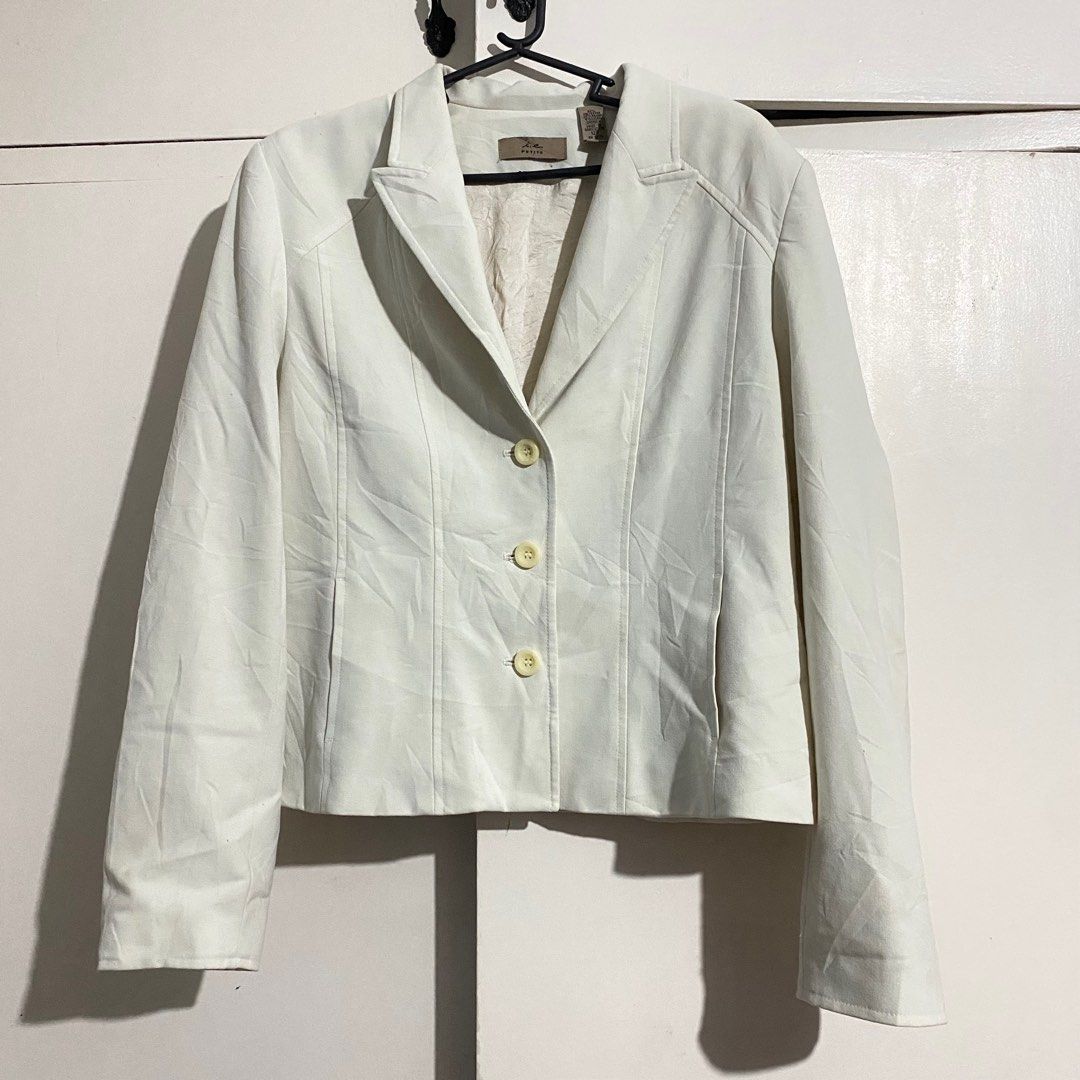 Cream white blazer (Category: Coats, Jackets and Outerwear) located in Tarlac. Submitted by danini__ (Listing ID 1327865839, Image 1). Description: Not cropped but not too long also, good fabric So chic 😩💘 perf for office attire! Price nego! Free sf & random top for 1k++ purchases Best fits S-M.