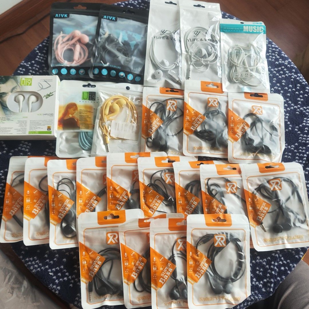 5 PCs Earphones Headset (5 for 50) (Category: Earphones) located in Quezon City. Submitted by all_items_50_each (Listing ID 1327823512, Image 1). Description: ANY 5 for 50 Earphones Headset 5 pcs available *RANDOM will be given* *NOT TRIED/TESTED* 💲ALL ITEMS 50 each 💰MOP: GCash ➕Add shipping fee ❌NO rush shipping, meet up, haggling ✔️for rush, use grab/lalamove 🚫NO return, refund, exchange ⚠️Color may vary due to lighting ⚠️BOUGHT ONLINE (the 