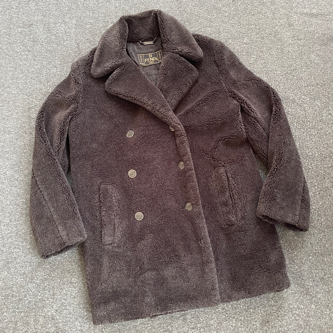 fendi sherpa jacket size medium authentic Barang Mewah Aksesoris di Carousell