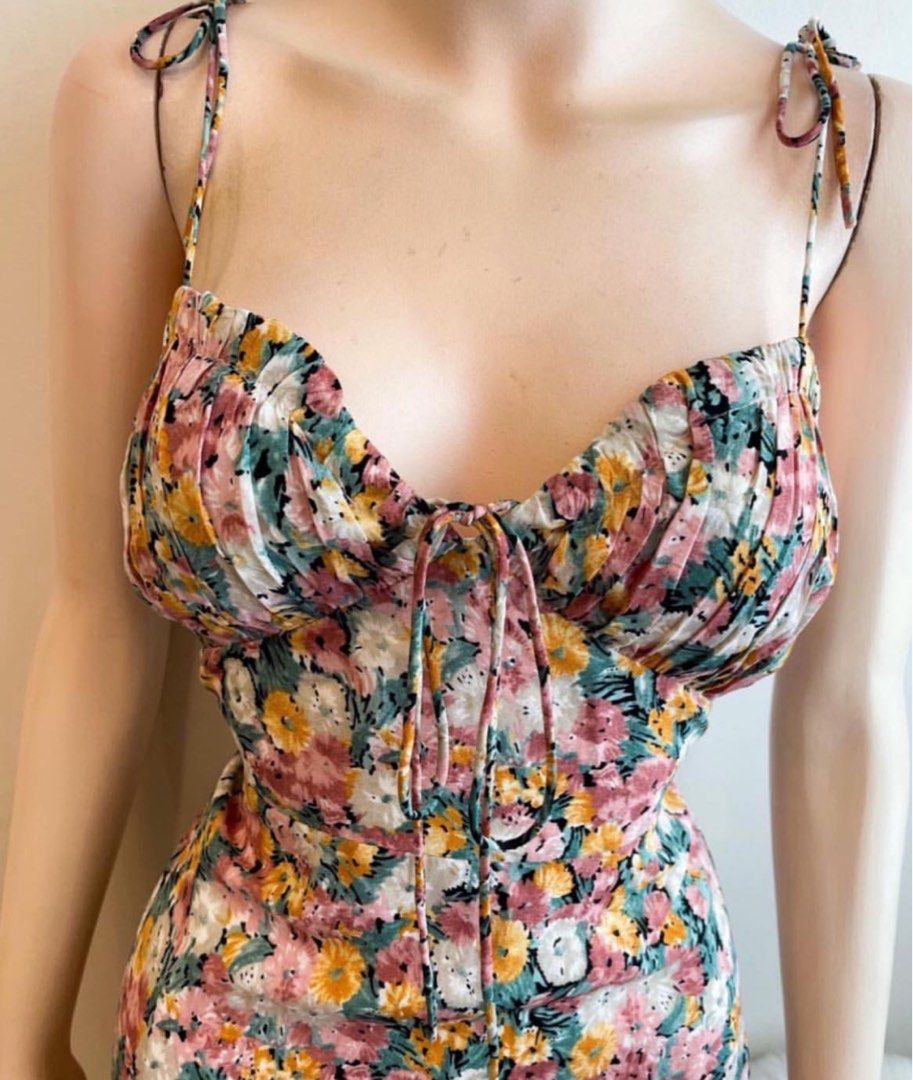 floral sexy dress (Category: Dresses) located in Makati City. Submitted by celfies (Listing ID 1327735101, Image 2). Description: sexy dress.