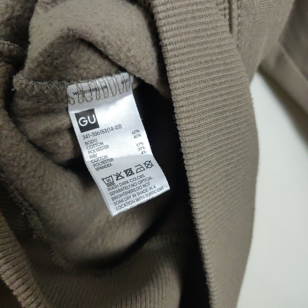 GU Pocket Hoodie (Category: Coats, Jackets and Outerwear) located in Iloilo. Submitted by dapperfy (Listing ID 1327816689, Image 3). Description: GU Pocket Hoodie 20x25(M).