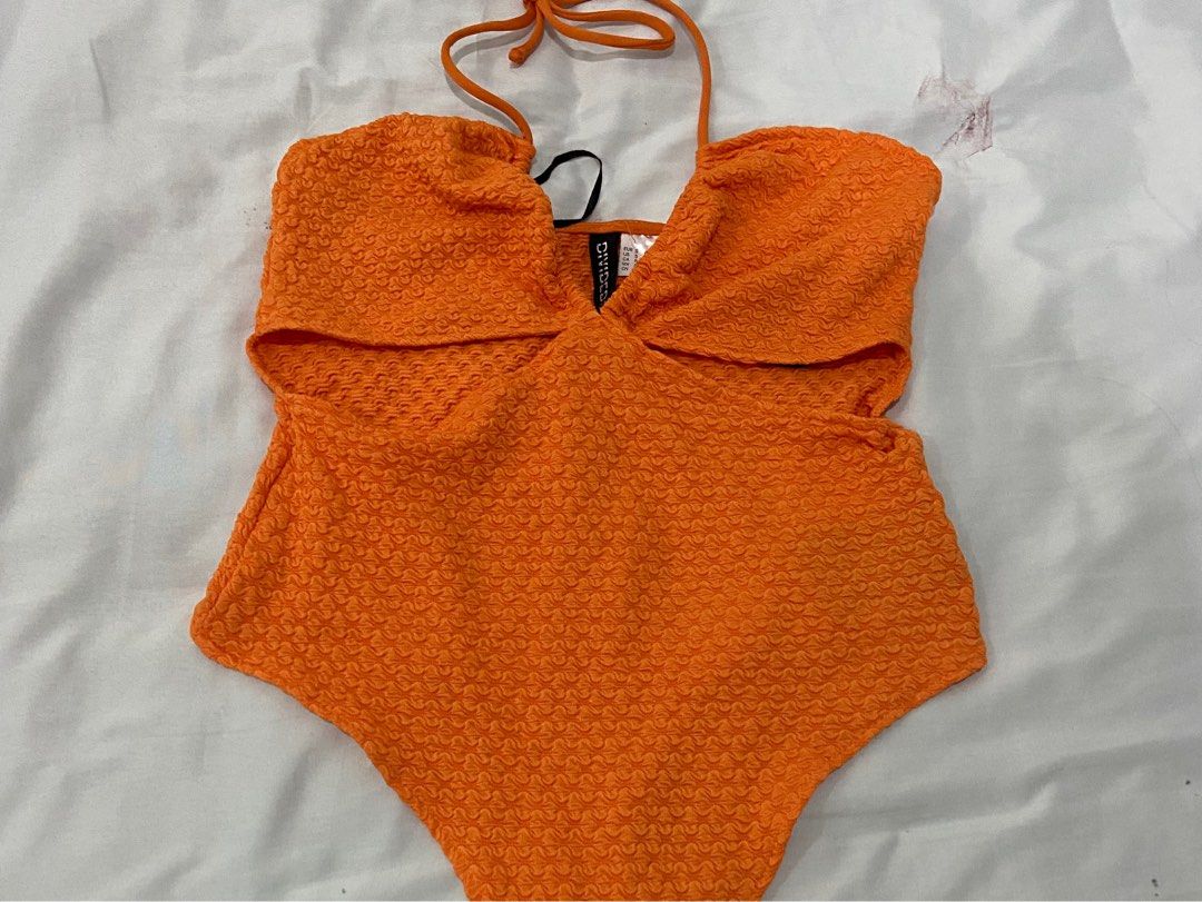 H&M ORANGE CUT-OUT THONG BODYSUIT (Category: Others Tops) located in Quezon City. Submitted by arem_ (Listing ID 1327815658, Image 2). Description: - Orange - Small on tag, can fit upto medium - bodysuit - No issues, used once Loc: Quezon City.