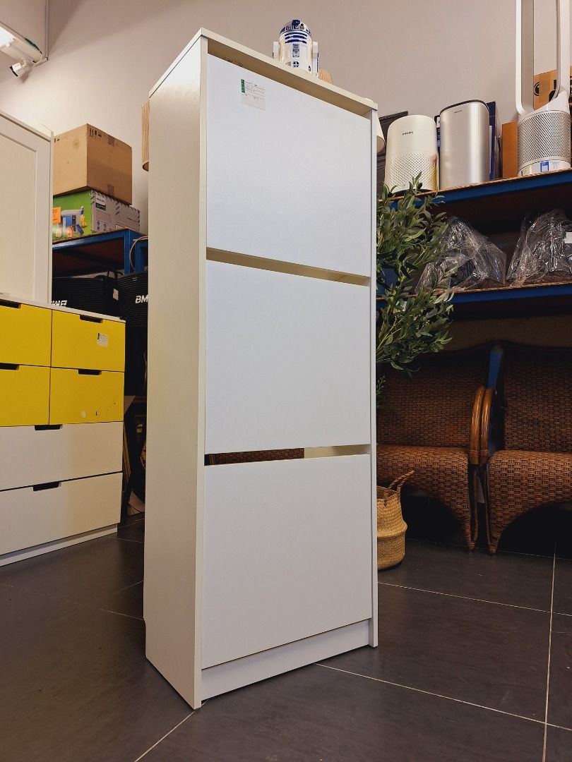 IKEA BISSA Shoe cabinet with 3 compartments white 49x28x135 cm IKEA BISSA Kabinet kasut dengan 3 tempat penyimpanan putih 49x28x135 cm