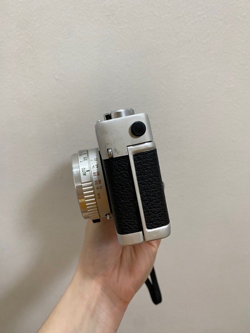 Konica C35 Vintage Film Camera (Category: Cameras) located in Quezon City. Submitted by 1011preloved (Listing ID 1327768122, Image 3). Description: Bought in March 2022 at Vintage Camera Hub (fb) and checked & cleaned by the_vintagelab (ig) on Oct/Nov 2022 I was told no issue but when I have films developed, they have light leaks & or turn out blank. Or maybe wrong film handling on my part also. Anyways, I dont use it anymore thats why I’m sellin