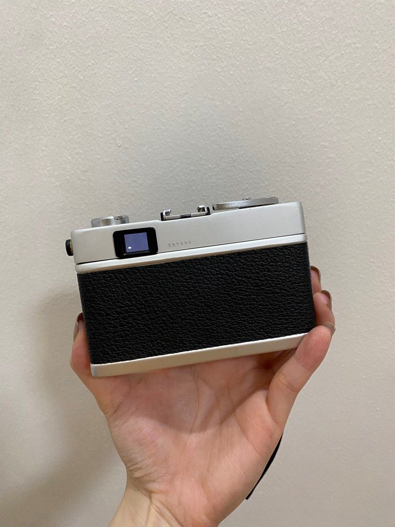 Konica C35 Vintage Film Camera (Category: Cameras) located in Quezon City. Submitted by 1011preloved (Listing ID 1327768122, Image 2). Description: Bought in March 2022 at Vintage Camera Hub (fb) and checked & cleaned by the_vintagelab (ig) on Oct/Nov 2022 I was told no issue but when I have films developed, they have light leaks & or turn out blank. Or maybe wrong film handling on my part also. Anyways, I dont use it anymore thats why I’m sellin