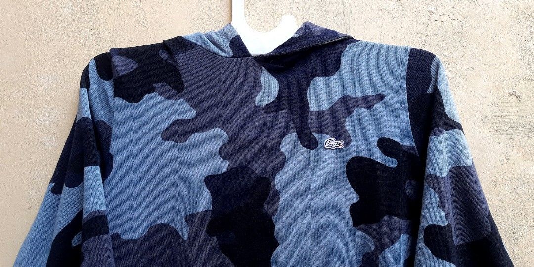 LACOSTE Hoodie Camo Sz L 100 Original Fesyen Pria Pakaian Atasan di Carousell