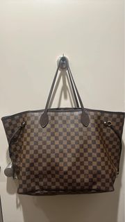 (Category: ) located in . Submitted by ladyluxebag (Listing ID 1327759636, Image 1). Description: .