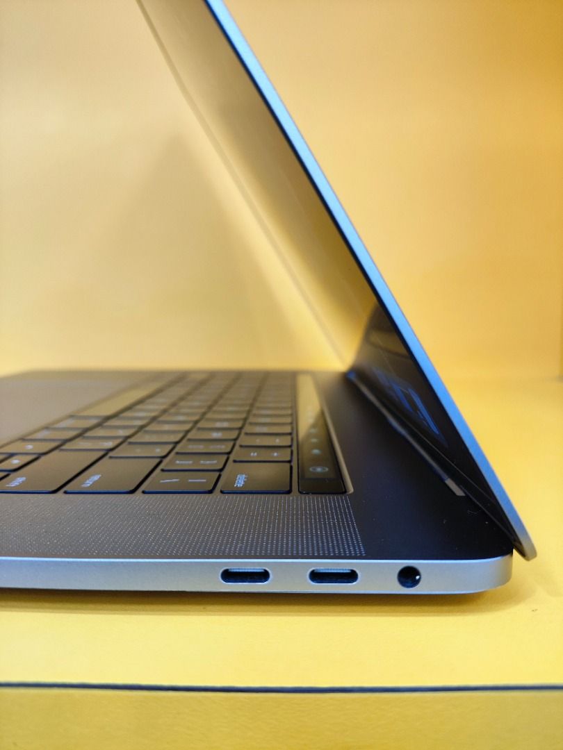 MacBook Pro 15インチ 2016/i7/16GB/256GB Apple Macbook Pro 2016 15