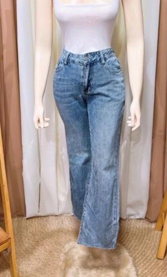 Maong pants (Category: Jeans) located in Imus. Submitted by sashafame (Listing ID 1327810775, Image 1). Description: waist: 27 to 28 rise: 10.5 length: 38 flaws:none rfs: declutter.