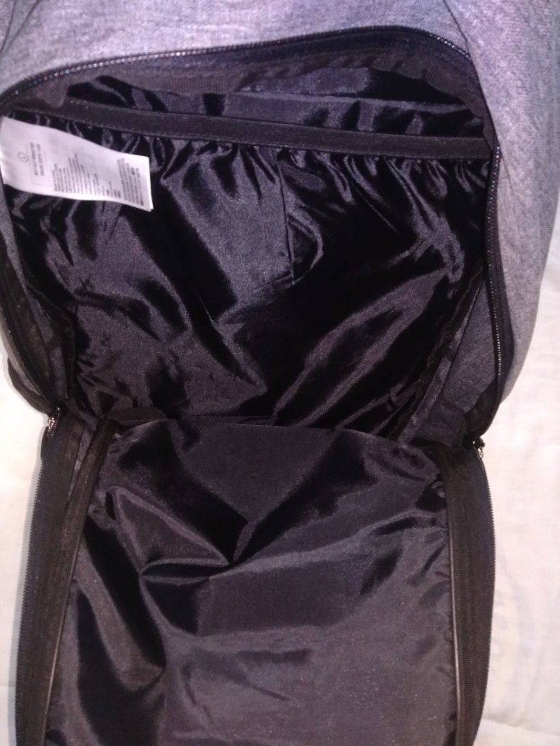 Nike bag (Category: Backpacks) located in Manila. Submitted by jordaniketwfossil45300 (Listing ID 1327833035, Image 2). Description: nike air jordan backpack with laptop compartment size : L like new in good condition 💯 original Shipping c/o Buyer Lalamove & LBC Ty & Godbless.